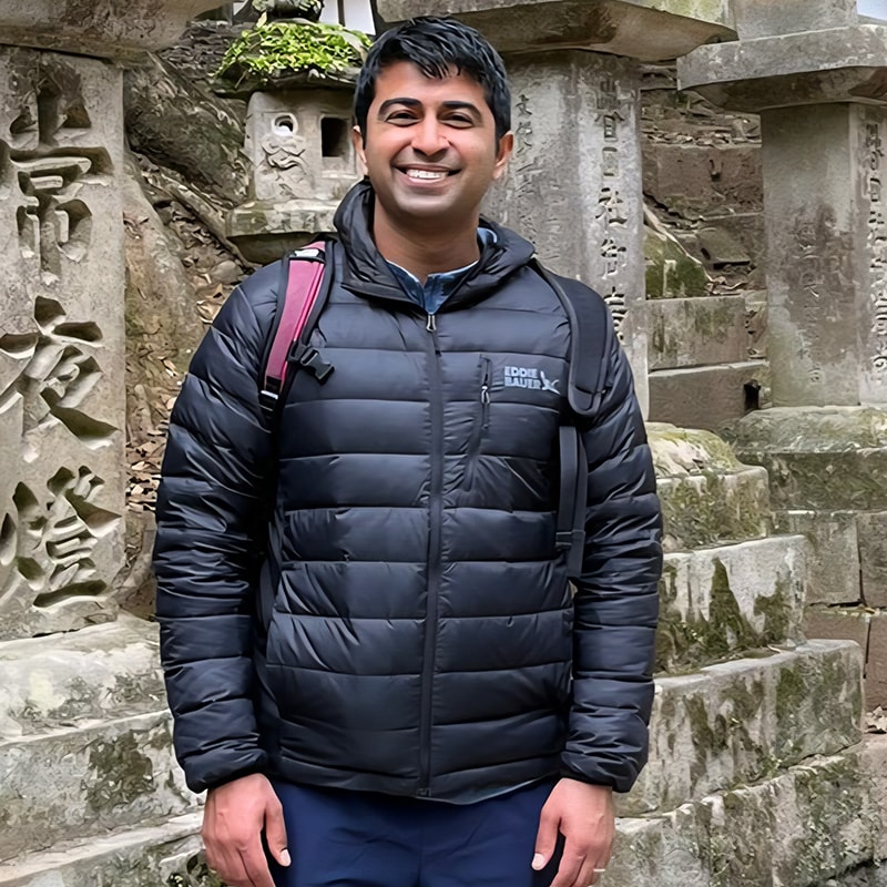 Portrait of Chicago Poetry Center board secretary Zeshawn Qadir